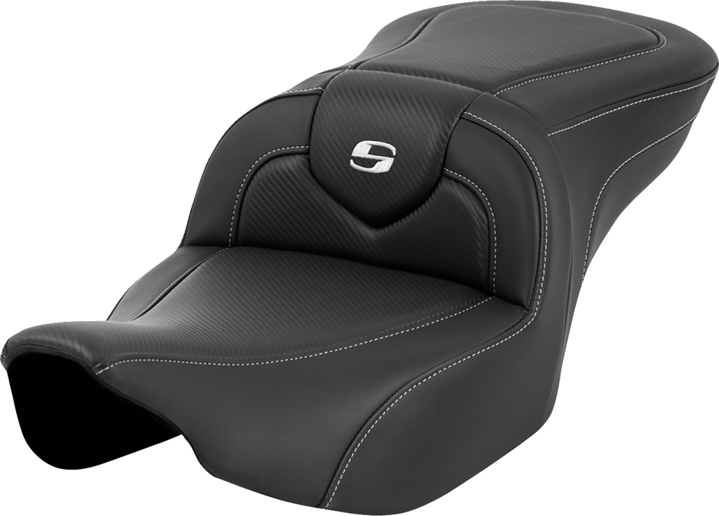 SADDLEMEN Roadsofa* Seat - Carbon Fiber - Silver Stitch/Silver Logo - without Backrest - FL '23-'24 823-07-185