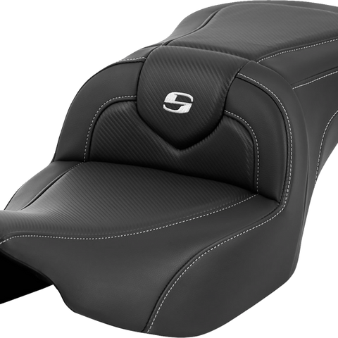 SADDLEMEN Roadsofa* Seat - Carbon Fiber - Silver Stitch/Silver Logo - without Backrest - FL '23-'24 823-07-185 - Team Dream Rides