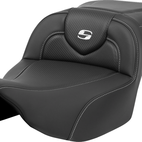 SADDLEMEN Roadsofa* Extended Reach Seat - Carbon Fiber - Silver Stitch/Silver Logo - no Backrest - FL '23-'24 823-07-186 - Team Dream Rides