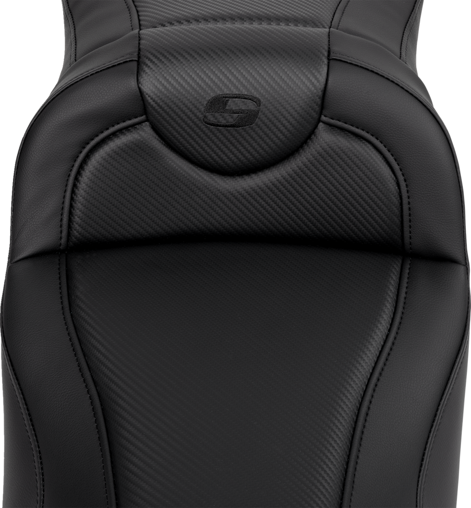 SADDLEMEN Roadsofa™ Extended Reach Seat with Carbon Fiber and Black Stitch for FL 2008-2024 – Part 808-07B-18600