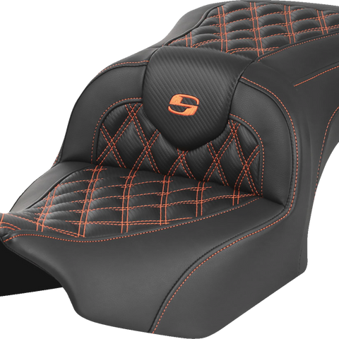 SADDLEMEN RoadSofa* Seat - without Backrest - Carbon Fiber - Orange Stitch - FL/FX '23-'24 823-07-20603 - Team Dream Rides