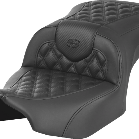 SADDLEMEN Heated Roadsofa™ Seat for FLT/FLH 2023-2024 with Carbon Fiber Finish and Lattice Stitch – Part 823-07-206A0