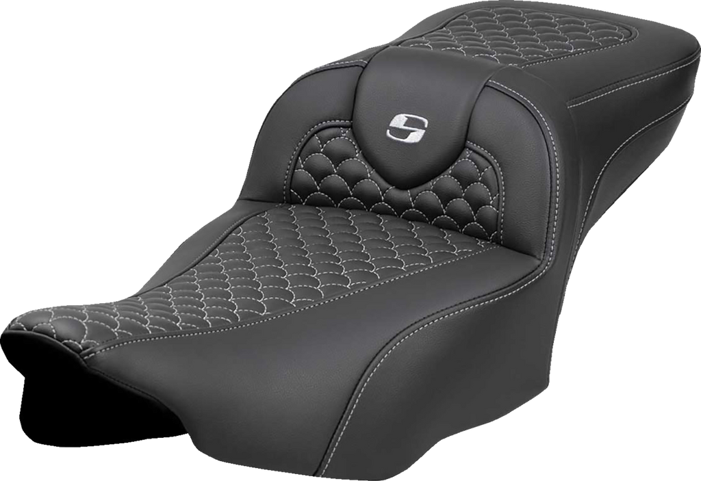 SADDLEMEN Roadsofa™ Extended Reach Seat with Dragon Scale Stitch for FLT/FLH 2023-2024 - Silver Stitch Part 823-07-20905