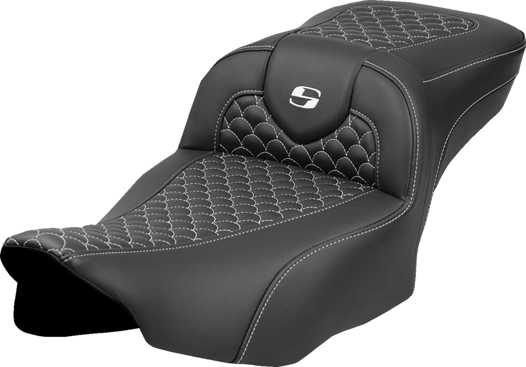SADDLEMEN Roadsofa™ Extended Reach Seat for FLT/FLH 2023-2024 – Dragon Scale Stitch with White Thread