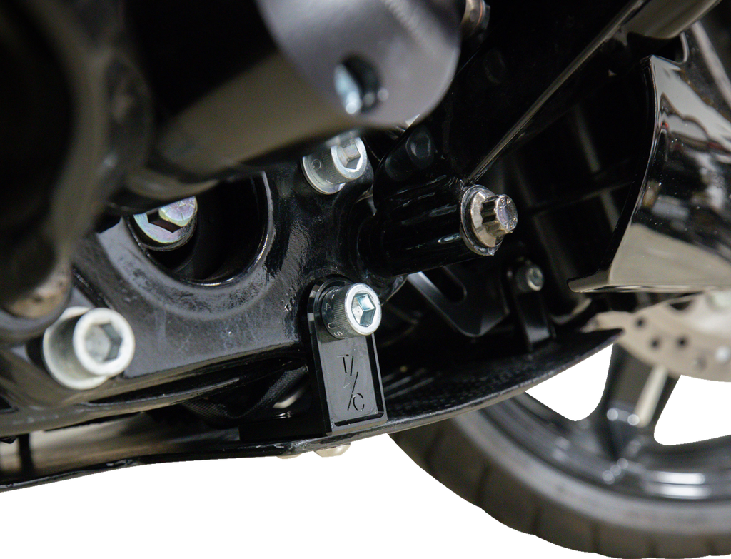 THRASHIN SUPPLY CO. Carbon Fiber and Forged Aluminum Skid Plate TSC-3035-1 for FLHX/FLTRX