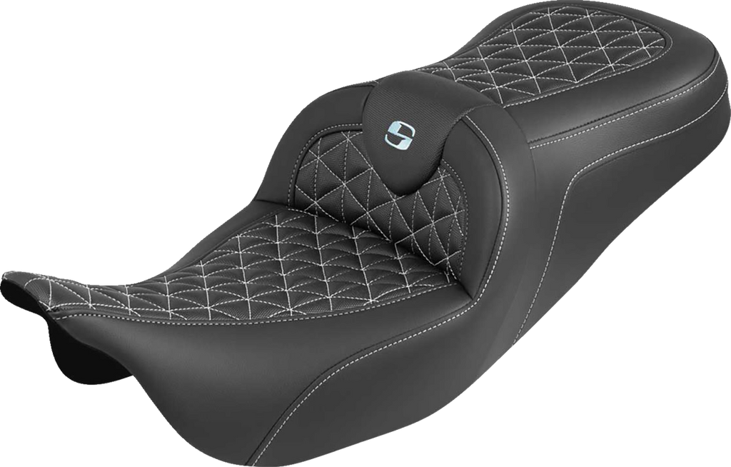 SADDLEMEN RoadSofa™ Tri Gripper Seat for FLH/FLT '08-'25 - Standard Reach, Silver Stitch, without Backrest