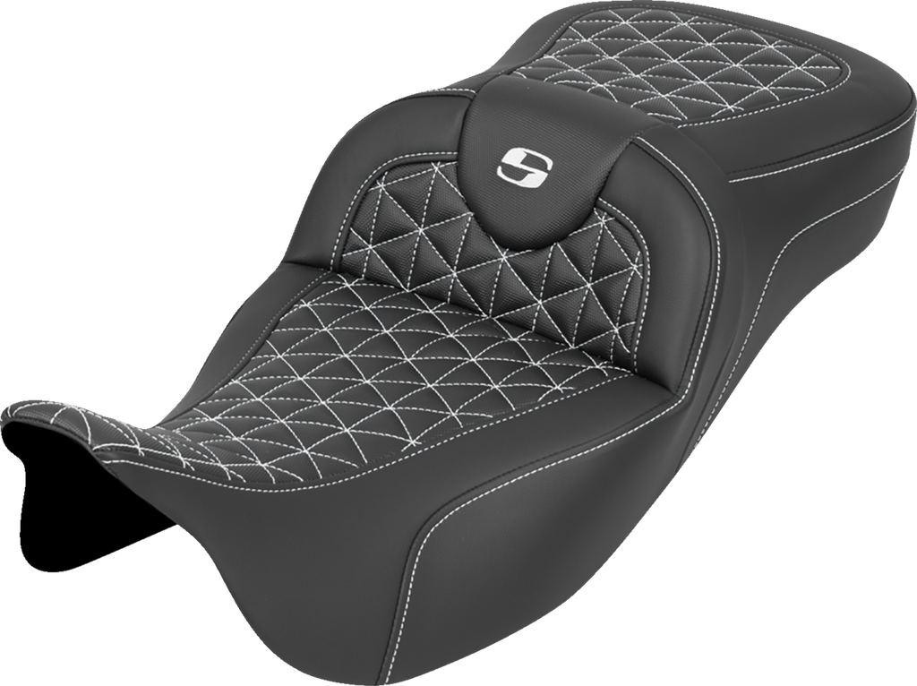 SADDLEMEN RoadSofa™ Tri Gripper Seat for FLH/FLT '08-'25 – Extended Reach with White Stitch