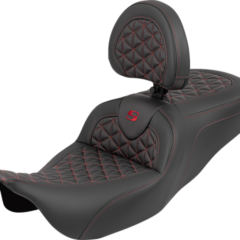 SADDLEMEN RoadSofa™ Tri Gripper Seat with Backrest for FLH/FLT 2008-2025 – Red Stitch, Standard Reach, Model 808-07B-210B4
