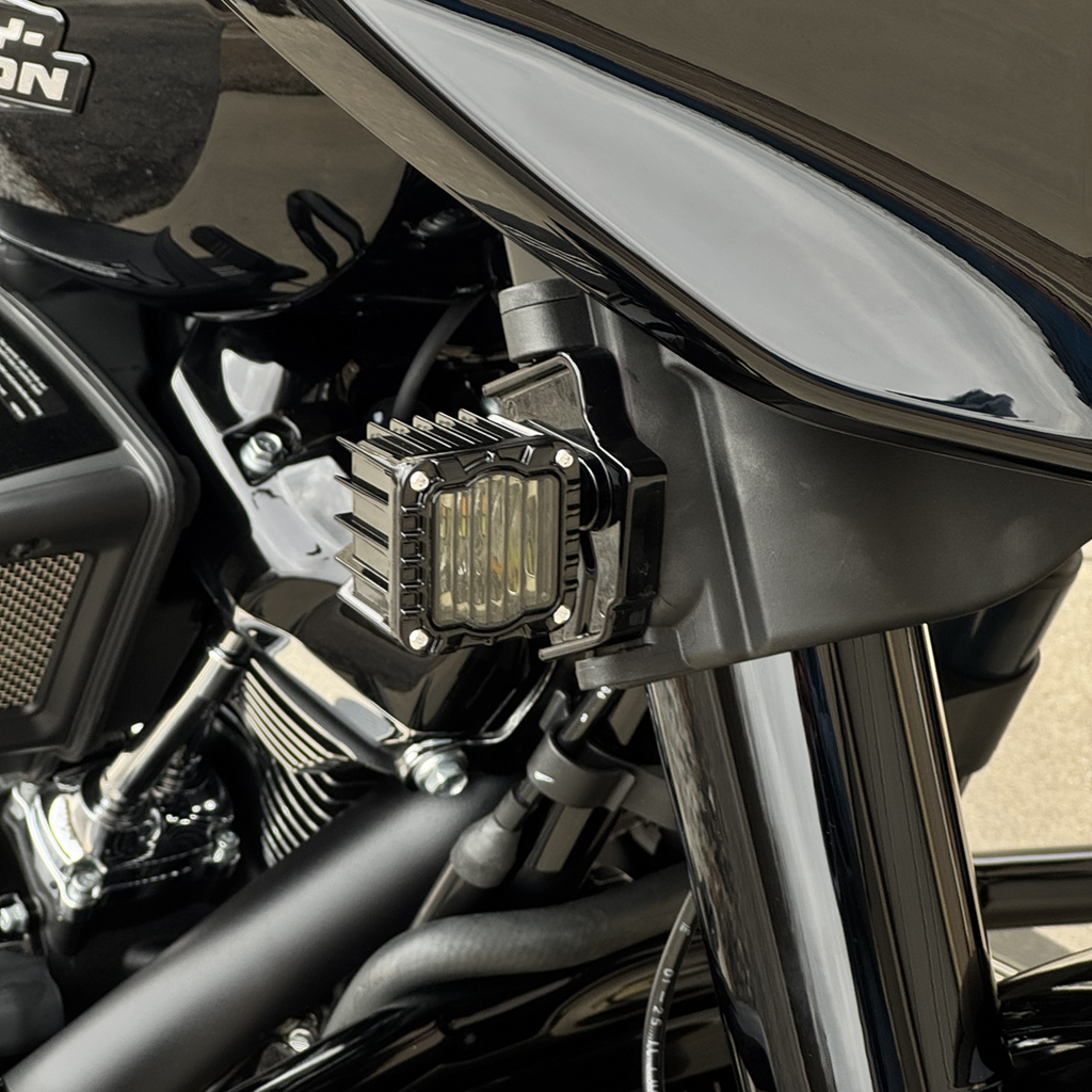CUSTOM DYNAMICS Shark Demon® Turn Signal for Harley-Davidson Street Glide – Dual-Color Amber/White LED with Factory Fit
