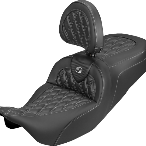 SADDLEMEN Roadsofa™ Carbon Fiber Seat with Backrest for FLH/FLT 2008-2025 – Lattice Silver Stitch