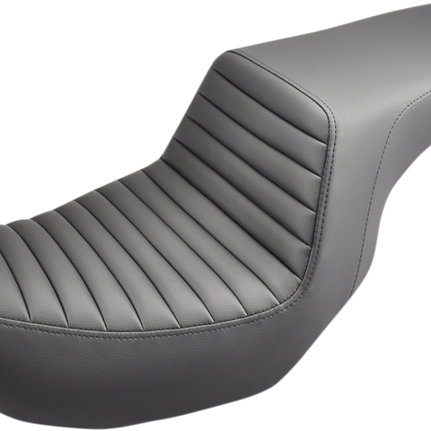 SADDLEMEN Step Up Seat - Tuck and Roll - Dyna Step Up Seat — Tuck and Roll - Team Dream Rides