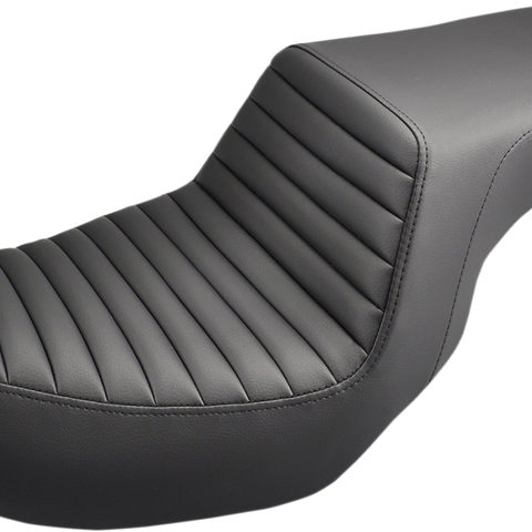 SADDLEMEN Step Up Seat - Tuck and Roll - Dyna Step Up Seat — Tuck and Roll - Team Dream Rides