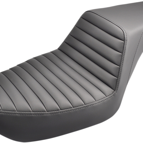 SADDLEMEN Step Up Seat - Tuck and Roll - Dyna Step Up Seat — Tuck and Roll - Team Dream Rides